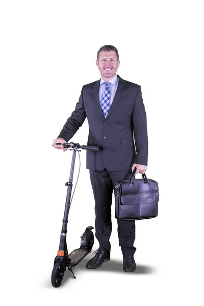 Blanke zakenman staat met een scooter — Stockfoto