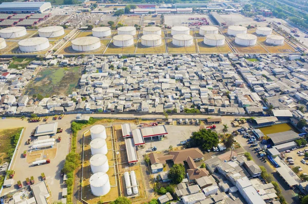 Vista aérea de tanques de almacenamiento de aceite — Foto de Stock