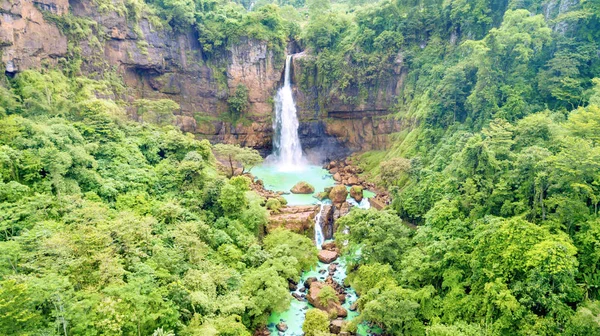 Beautiful ciletuh waterfall located in Sukabumi — Stock Photo, Image