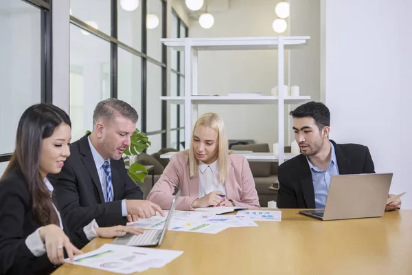 Reunião de empresários corporativos — Fotografia de Stock