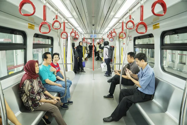 LRT Jakarta passengers — ストック写真