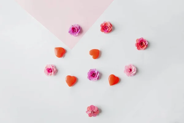 Top view of scrambled flower papers and candies — Stock Photo, Image