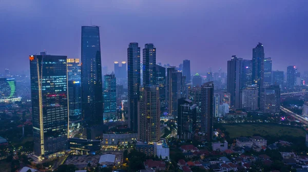 Vista aérea do movimentado distrito comercial ao amanhecer — Fotografia de Stock