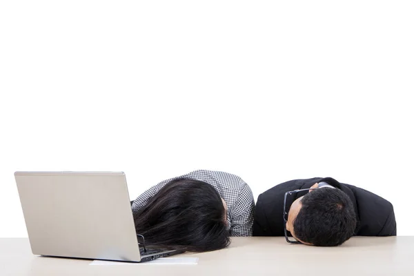 Portret pary biznesowej śpiącej podczas pracy — Zdjęcie stockowe