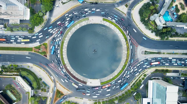 Top down horizontal view of fountain at sunny day — Stock Photo, Image