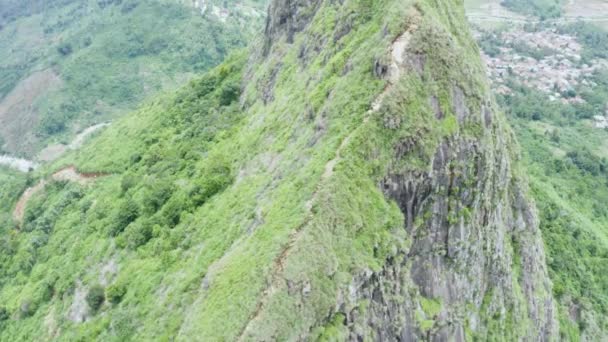 Atemberaubende Luftaufnahme Des Berggipfels — Stockvideo