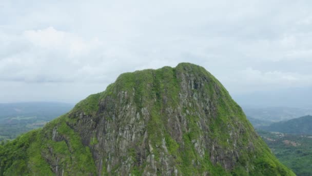 Impresionante Vista Aérea Del Pico Montaña — Vídeos de Stock