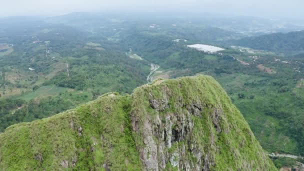 Impresionante Vista Aérea Del Pico Montaña — Vídeo de stock