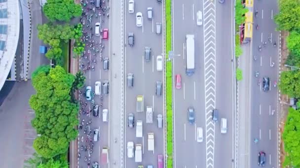 Повітряний Вид Автомобілі Проїжджають Дорозі Швидким Рухом — стокове відео