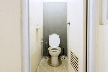 Kirli sifonu çektim.