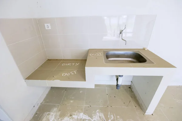 Dusty kitchen sink and floor — Stock Photo, Image