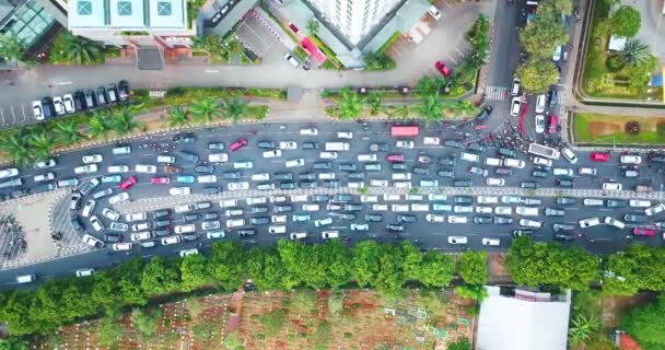 ジャカルタ インドネシアでのラッシュ時間帯の混雑した車両で高速道路の鳥ビューのビデオ映像撮影 — ストック動画
