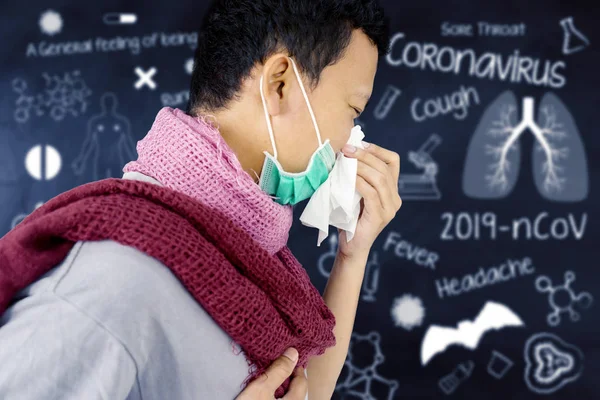 Człowiek otrzymywać bolesny cieknący nos odizolowany w tablicy — Zdjęcie stockowe