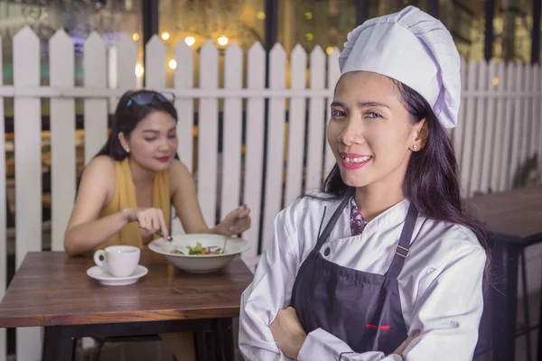 Beautiful waitress smiling at camera in cafeteria — Stock Photo, Image