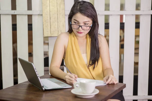 College student looking at laptop in restaurant — 스톡 사진