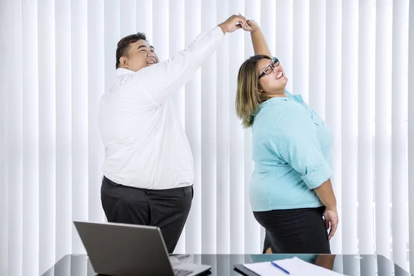 Portrait Fat Asian Couple Wearing Formal Attire While Dancing Spinning — Zdjęcie stockowe