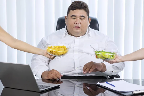 Retrato Hombre Asiático Gordo Usando Atuendo Formal Mientras Confunde Entre — Foto de Stock