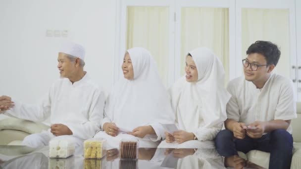 Muslim Family Giving Money Envelope Little Girl — Stock Video