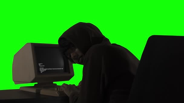 Hacker Encapuzado Ataca Servidor Dados Computador — Vídeo de Stock