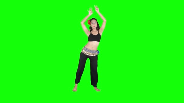 Jovem Fazendo Danças Barriga Estúdio — Vídeo de Stock