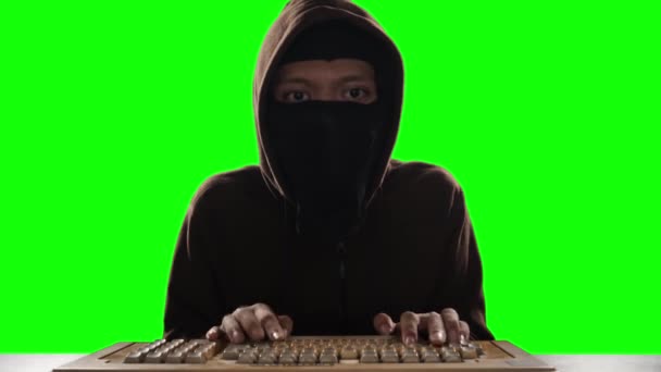 Enmascarado Hacker Tratando Atacar Servidor Seguridad — Vídeo de stock