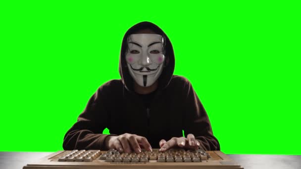 Hacker Enmascarado Tratando Romper Servidor Seguridad — Vídeo de stock