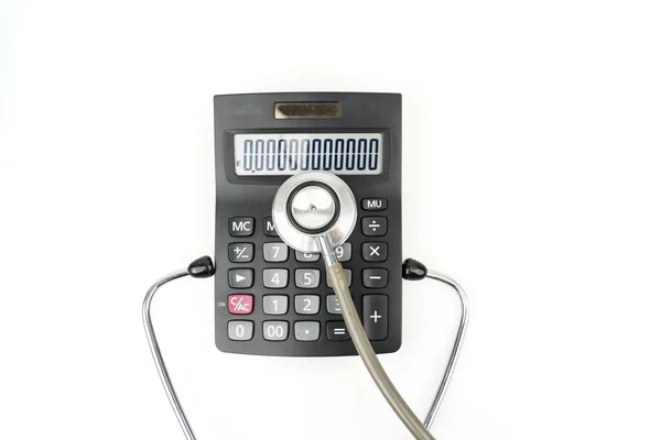 Płaski Układ Stetoskopu Przymocowany Kalkulatora Izolowany Białym Tle — Zdjęcie stockowe