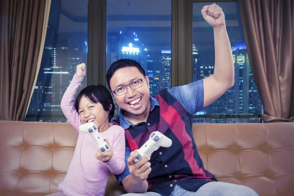 Portrait Handsome Asian Man Cheering Smiling Camera Her Daughter While — Stock Photo, Image