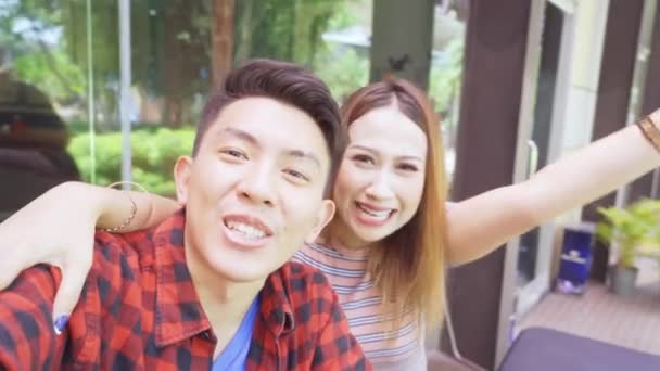 Pasangan Yang Menarik Membuat Panggilan Video Kafe — Stok Video