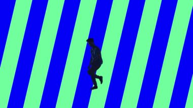 Hip hop dansı yapan genç bir çocuğun silueti.