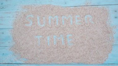 Dalış araçları ile yaz zamanı metninin hareketini durdur