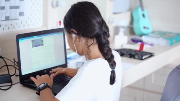 Little Girl Using Laptop Learning Home — Stock Video