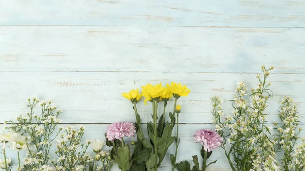 Ovanifrån Färgglada Olika Blommor Trä Bakgrund Med Kopia Utrymme — Stockfoto