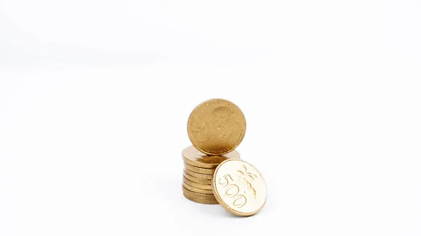 Stapel Goldener Münzen Auf Weißem Hintergrund Sparkonzept — Stockfoto