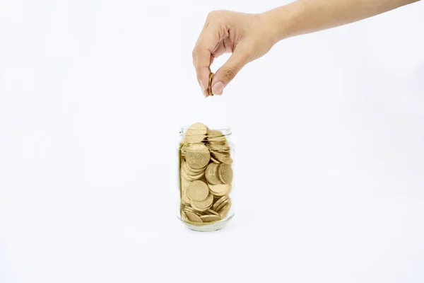 Рука Положить Золотые Монеты Банку Изолированные Белом Фоне Концепция Экономии — стоковое фото