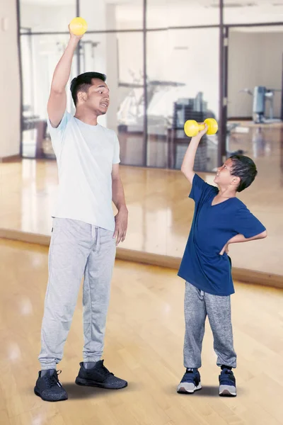 Full Length Little Son His Father Lifting Barbell Together While — Stock Photo, Image