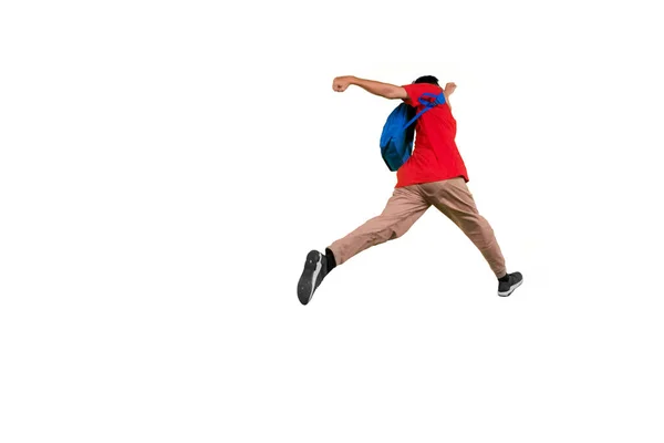 Imagen Estudiante Saltando Estudio Mientras Llevaba Mochila Aislado Sobre Fondo — Foto de Stock