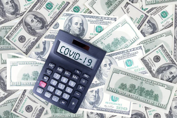 Covid 19と米ドルのお金と計算機のフラットレイアウト — ストック写真