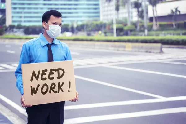 Jakarta Indonesia Mayo 2020 Hombre Empleado Con Una Máscara Médica — Foto de Stock