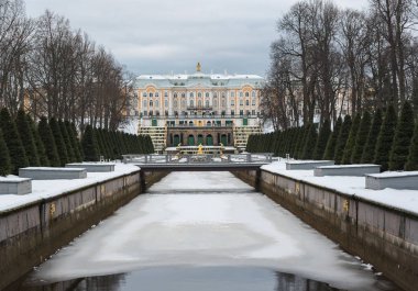 Büyük bir çeşme karmaşık Grand Cascade Gra dibinde