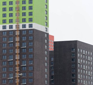 Güzel cephe renk ile modern yeni apartman