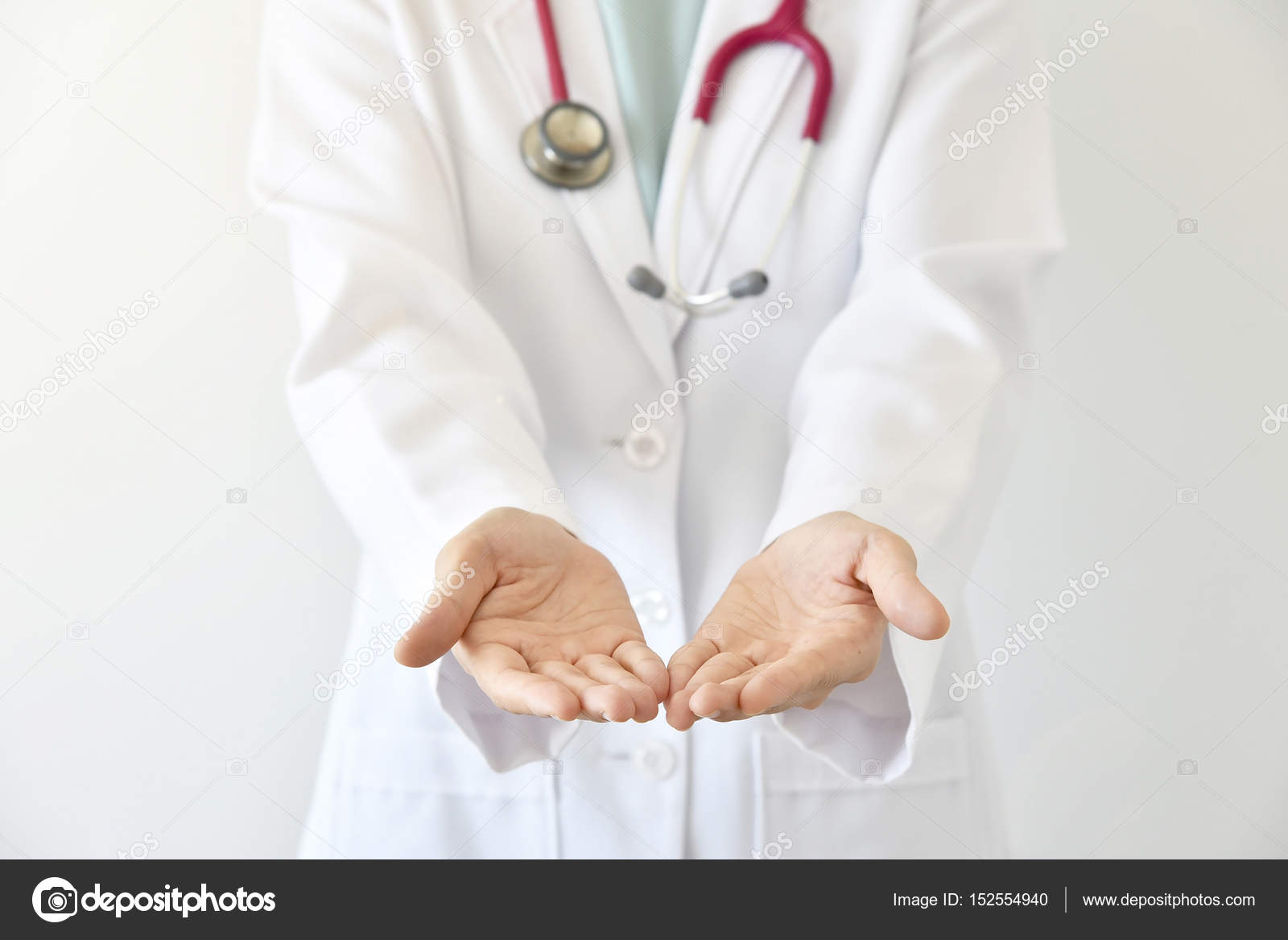 руки врача. доктор про руки. доктор про руки. руки докторов с медицинскими изделиями. доктор про руки.
