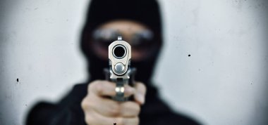 Silah, tabanca tabanca tutan başlıklı kötü adam amaçlayan ile suç soyguncu.