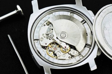 Dişliler, seyretmek hareket, ile saat mekanizması restorasyon için saat parçaların ayrıntılı.