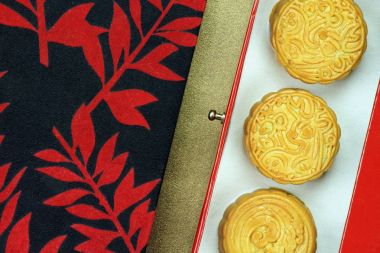 Çin ay pasta hediye ayarla kutusunda görünümü kadar yakın Mid Sonbahar Festivali kutlamak. (Moon cake günü)
