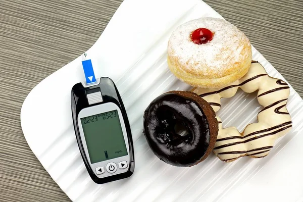 Mätning av blodsocker, diabetes kit, blodglukos meter test . — Stockfoto