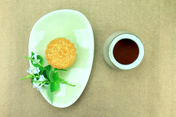 Moon cake, chiński deser w stylu modern fusion, tradycyjny deser dla przerwy na herbatę. — Zdjęcie stockowe