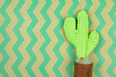 Yeşil dalgalı model kahverengi kağıt, ev dekorasyon, çevre dostu kavramı örgü kaktüs.