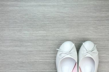 Kadın Ayakkabı, Bayan rugan ayakkabı kırpma yoluyla.