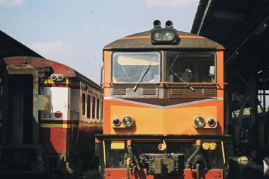 Eski tren, Dizel lokomotif ve yolcu taşıma. 